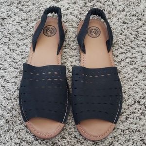 So Kohl's slip on cut out sandals size 10